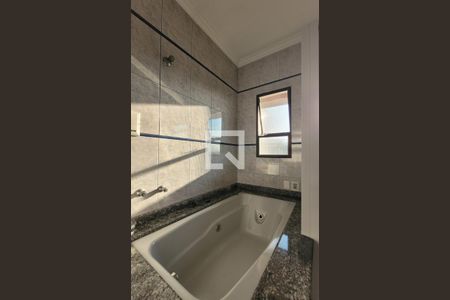 Casa à venda com 244m², 3 quartos e 5 vagasBanheiro da suíte