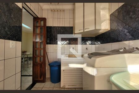 Casa à venda com 244m², 3 quartos e 5 vagasLavanderia