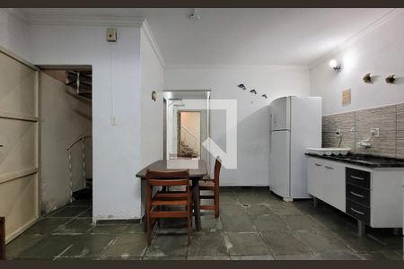 Casa à venda com 244m², 3 quartos e 5 vagasCozinha 2