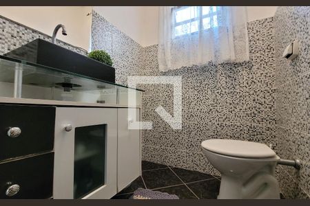 Casa à venda com 244m², 3 quartos e 5 vagasBanheiro 2