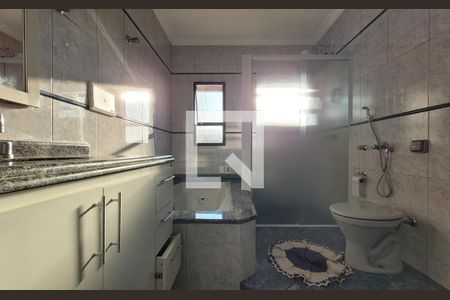 Casa à venda com 244m², 3 quartos e 5 vagasBanheiro da suíte