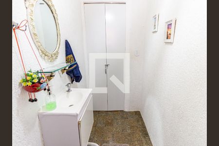 Casa à venda com 280m², 4 quartos e 2 vagasLavabo