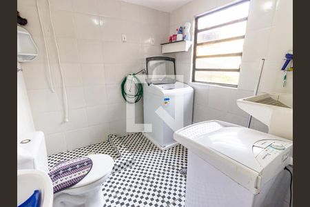 Casa à venda com 280m², 4 quartos e 2 vagasBanheiro 2