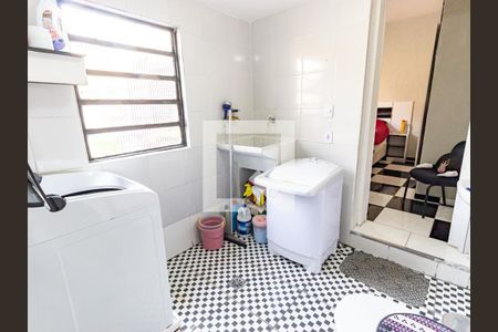 Casa à venda com 280m², 4 quartos e 2 vagasBanheiro 2