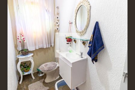 Casa à venda com 280m², 4 quartos e 2 vagasLavabo