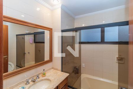 Apartamento para alugar com 370m², 6 quartos e 3 vagas Apartamento para alugar com 370m², 6 quartos e 3 vagasBanheiro da Suíte 1