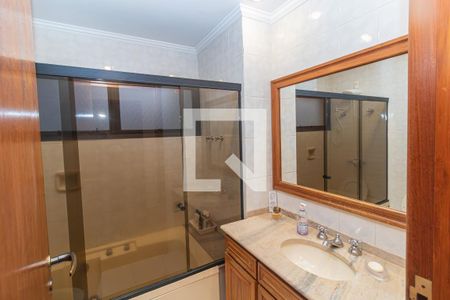 Apartamento para alugar com 370m², 6 quartos e 3 vagas Apartamento para alugar com 370m², 6 quartos e 3 vagasBanheiro da Suíte 2