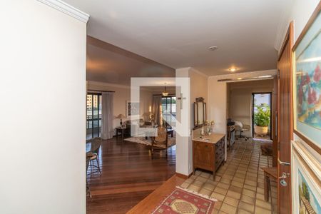 Apartamento para alugar com 370m², 6 quartos e 3 vagas Apartamento para alugar com 370m², 6 quartos e 3 vagasHall de entrada