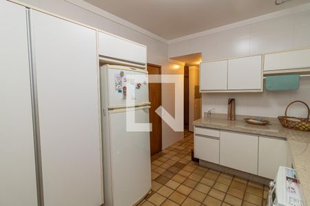 Apartamento para alugar com 370m², 6 quartos e 3 vagas Apartamento para alugar com 370m², 6 quartos e 3 vagasÁrea de Serviço