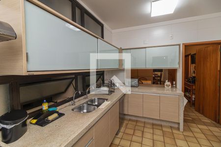 Apartamento para alugar com 370m², 6 quartos e 3 vagas Apartamento para alugar com 370m², 6 quartos e 3 vagasCozinha - Armários