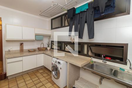 Apartamento para alugar com 370m², 6 quartos e 3 vagas Apartamento para alugar com 370m², 6 quartos e 3 vagasÁrea de Serviço