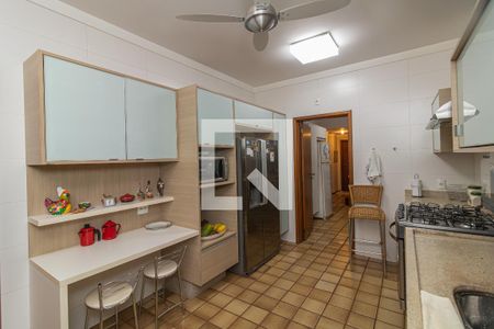 Apartamento para alugar com 370m², 6 quartos e 3 vagas Apartamento para alugar com 370m², 6 quartos e 3 vagasCozinha