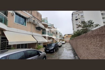Casa de condomínio para alugar com 160m², 3 quartos e 2 vagas Casa de condomínio para alugar com 160m², 3 quartos e 2 vagasFachada