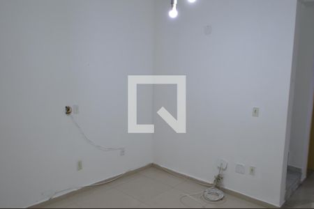 Sala de casa de condomínio para alugar com 3 quartos, 160m² em Taquara, Rio de Janeiro