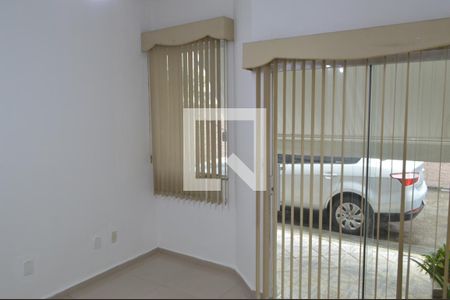 Sala de casa de condomínio para alugar com 3 quartos, 160m² em Taquara, Rio de Janeiro