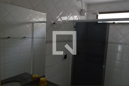 Casa de condomínio para alugar com 160m², 3 quartos e 2 vagas Casa de condomínio para alugar com 160m², 3 quartos e 2 vagasBanheiro da Suíte