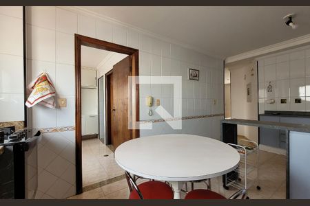 Apartamento à venda com 120m², 3 quartos e 3 vagasCozinha