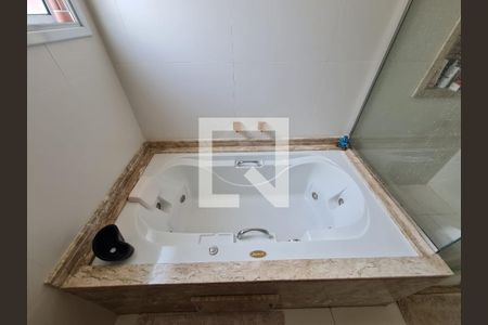 Apartamento à venda com 197m², 3 quartos e 3 vagas Apartamento à venda com 197m², 3 quartos e 3 vagasBanheiro da Suíte 1