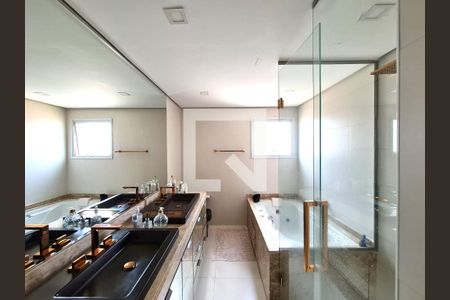 Apartamento à venda com 197m², 3 quartos e 3 vagas Apartamento à venda com 197m², 3 quartos e 3 vagasBanheiro da Suíte 1