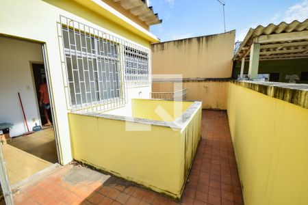 Casa à venda com 185m², 4 quartos e 3 vagas Casa à venda com 185m², 4 quartos e 3 vagasTerraço