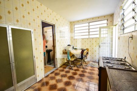 Casa à venda com 185m², 4 quartos e 3 vagas Casa à venda com 185m², 4 quartos e 3 vagasCozinha