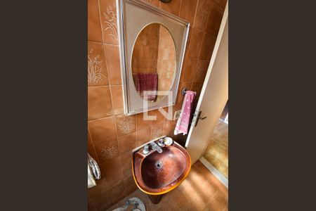 Casa à venda com 185m², 4 quartos e 3 vagas Casa à venda com 185m², 4 quartos e 3 vagasBanheiro Social