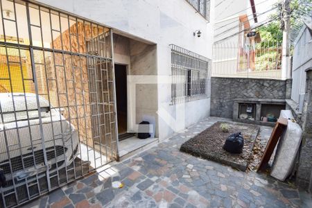 Casa à venda com 185m², 4 quartos e 3 vagas Casa à venda com 185m², 4 quartos e 3 vagasFrente da Casa