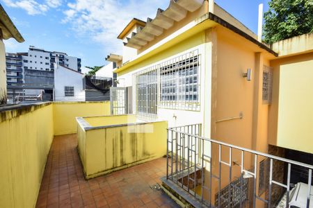 Casa à venda com 185m², 4 quartos e 3 vagas Casa à venda com 185m², 4 quartos e 3 vagasTerraço