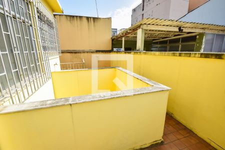 Casa à venda com 185m², 4 quartos e 3 vagas Casa à venda com 185m², 4 quartos e 3 vagasTerraço