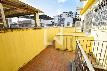 Casa à venda com 185m², 4 quartos e 3 vagas Casa à venda com 185m², 4 quartos e 3 vagasTerraço