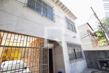 Casa à venda com 185m², 4 quartos e 3 vagas Casa à venda com 185m², 4 quartos e 3 vagasFrente da Casa