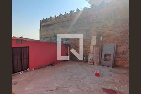 Casa à venda com 50m², 1 quarto e sem vagaQuintal