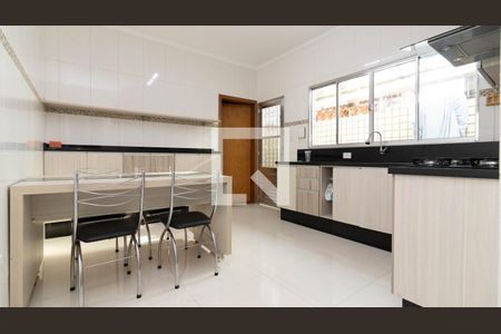 Casa à venda com 350m², 5 quartos e 1 vaga Casa à venda com 350m², 5 quartos e 1 vagaCasa 1 - Cozinha