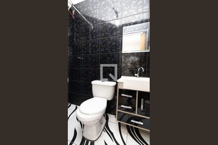 Casa à venda com 350m², 5 quartos e 1 vaga Casa à venda com 350m², 5 quartos e 1 vagaBanheiro