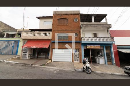 Casa à venda com 350m², 5 quartos e 1 vaga Casa à venda com 350m², 5 quartos e 1 vagaFachada