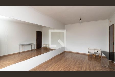 Casa à venda com 350m², 5 quartos e 1 vaga Casa à venda com 350m², 5 quartos e 1 vagaStudio