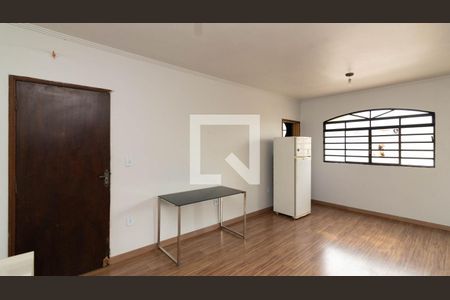 Casa à venda com 350m², 5 quartos e 1 vaga Casa à venda com 350m², 5 quartos e 1 vagaStudio