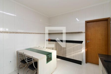 Casa à venda com 350m², 5 quartos e 1 vaga Casa à venda com 350m², 5 quartos e 1 vagaCasa 1 - Cozinha