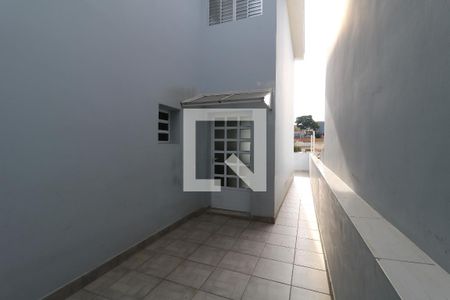 Casa à venda com 210m², 3 quartos e 2 vagasCorredor do Quintal