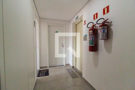 Apartamento para alugar com 45m², 2 quartos e 1 vaga Apartamento para alugar com 45m², 2 quartos e 1 vagaHall