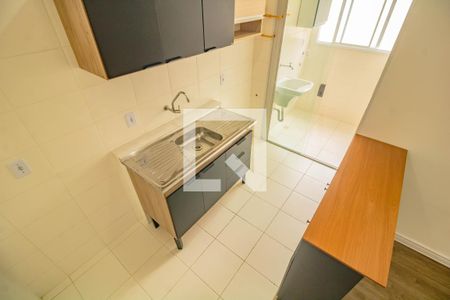 Sala/Cozinha de apartamento para alugar com 2 quartos, 33m² em Jardim Itacolomi, São Paulo