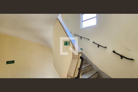 Apartamento para alugar com 105m², 2 quartos e 1 vagaEscada