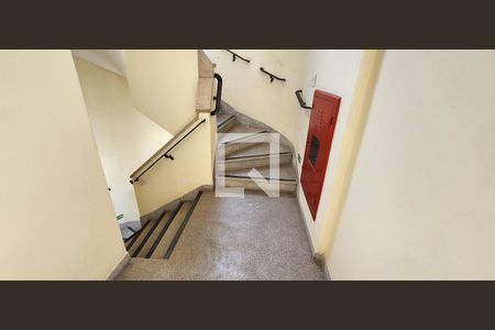 Apartamento para alugar com 105m², 2 quartos e 1 vagaEscada