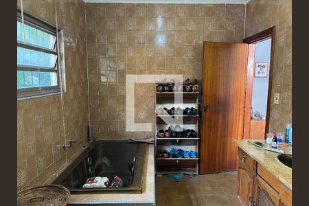 Casa para alugar com 390m², 4 quartos e 3 vagasBanheiro