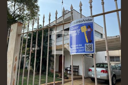 Casa para alugar com 390m², 4 quartos e 3 vagasFachada com Plaquinha