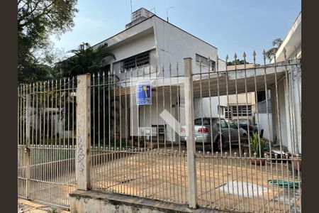 Casa para alugar com 390m², 4 quartos e 3 vagasFachada com Plaquinha