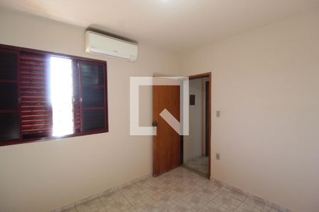 Quarto 2 de casa para alugar com 4 quartos, 300m² em Umuarama, Uberlândia
