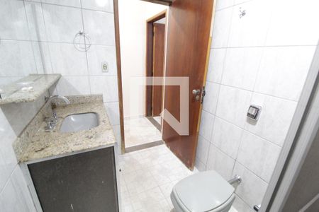 Casa para alugar com 300m², 4 quartos e 10 vagasBanheiro Social 2