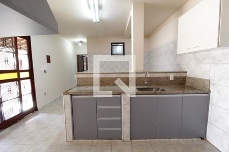 Cozinha de casa para alugar com 4 quartos, 300m² em Umuarama, Uberlândia