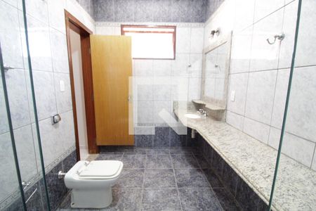 Casa para alugar com 300m², 4 quartos e 10 vagasBanheiro do Quarto 3